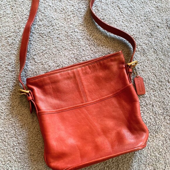 VINTAGE COACH RED LEATHER CROSSBODY BAG - Picture 1 of 9